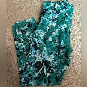 Green and Black lululemon active leggings